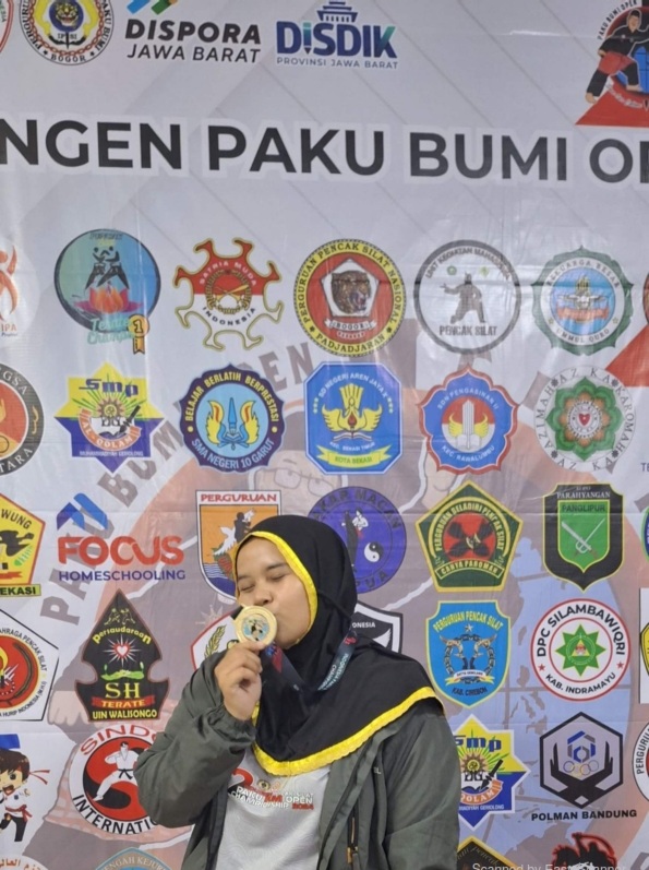 Juara I Lomba Fighter Kelas Bebas Putri Mahasiswa/Dewasa Bandung Lautan Api 4 2023
